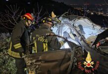 Grave incidente stradale – auto contro alberi: muore un giovane