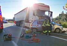 Grave incidente- scontro tra auto e camion: un morto e una persona ferita