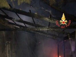 Incendio in un casolare di campagna -intervento dei Vigili del Fuoco