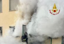 Incendio in una scuola: intervento dei Vigili del Fuoco nel quartiere Sant’Elia