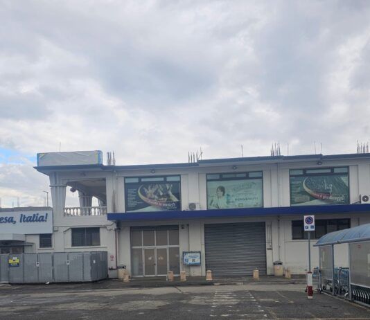 Rosarno, incidente nel parcheggio del discount MD: giovane precipita dal piano superiore