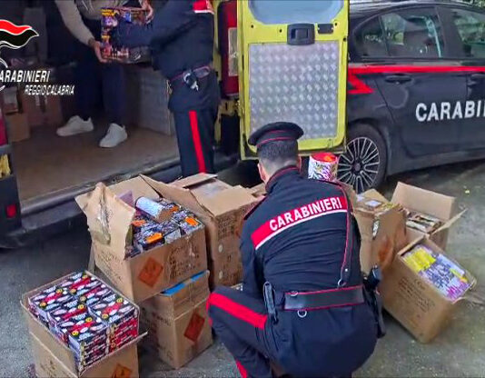 Sequestrata una tonnellata di fuochi pirotecnici clandestini nel Reggino: intervento dei Carabinieri