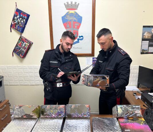 Scoperti 40 kg di fuochi d’artificio illegali: intervento dei Carabinieri