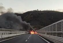 Assalto a portavalori da film sulla A2: auto in fiamme autostrada paralizzata tra Scilla e Bagnara