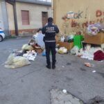 Rifiuti abbandonati in via Aspromonte: raffica di controlli e sanzioni in arrivo a Gioia Tauro