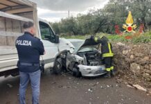 Scontro tra auto e furgone – una persona ferita