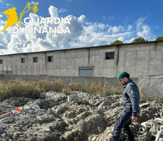 Discarica illegale di rifiuti speciali: imprenditore deferito e area sequestrata