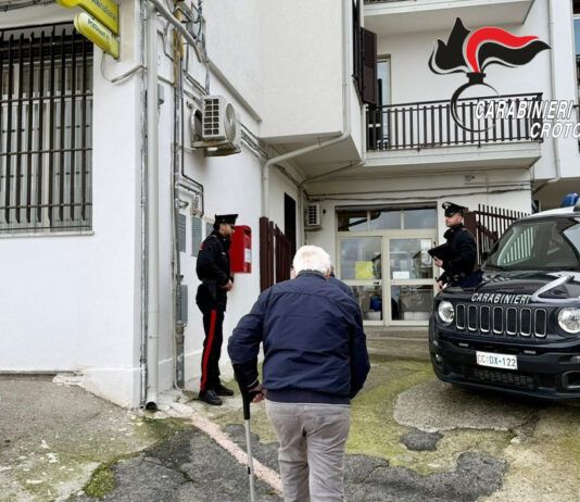 Carabinieri in azione: controlli rafforzati vicino agli uffici postali per proteggere i pensionati