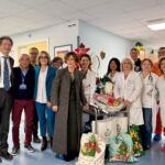 Progetto “Un libro sotto l’albero”: il Prefetto Vaccaro in visita all’Oncoematologia pediatrica del GOM di Reggio Calabria