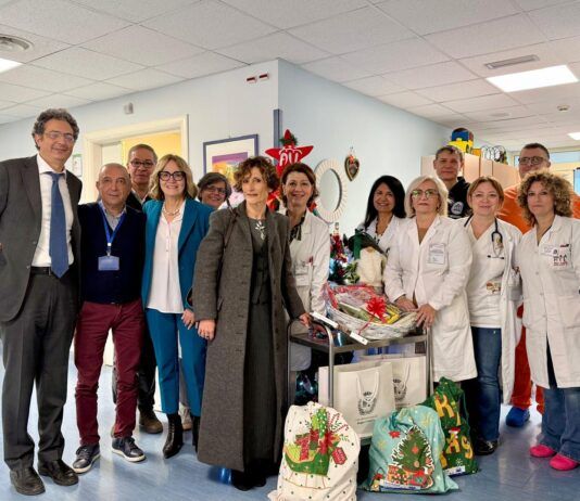 Progetto “Un libro sotto l’albero”: il Prefetto Vaccaro in visita all’Oncoematologia pediatrica del GOM di Reggio Calabria