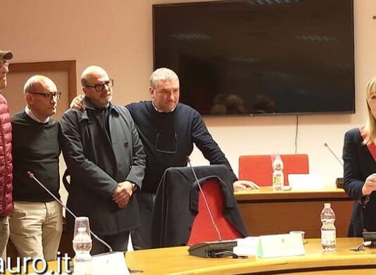 Consiglio Comunale Aperto a Gioia Tauro: Intervento del Sindaco Simona Scarcella e Solidarietà dei Sindaci della Piana