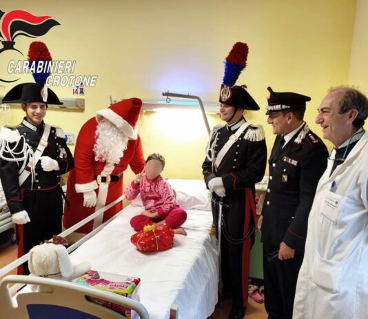Carabinieri in visita al Reparto di Pediatria: doni e sorrisi ai piccoli degenti