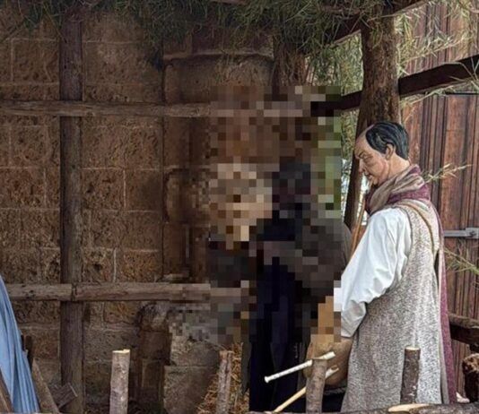 Si mimetizza tra le statue del presepe, arrestato latitante