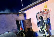 Incendio in abitazione, fiamme distruggono la cucina: intervento dei Vigili del Fuoco