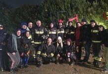 Cosenza, cuccioli e mamma cane intrappolati in una tubatura: il salvataggio dei Vigili del Fuoco