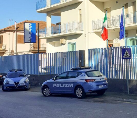 Taurianova, arrestato 25enne per spaccio: sequestrati contanti e sostanza stupefacente