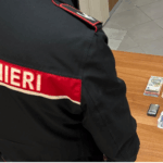 Spaccio di droga: arrestata 50enne ai domiciliari, sequestrate cocaina, eroina e oltre 3.000 euro