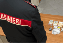 Spaccio di droga: arrestata 50enne ai domiciliari, sequestrate cocaina, eroina e oltre 3.000 euro