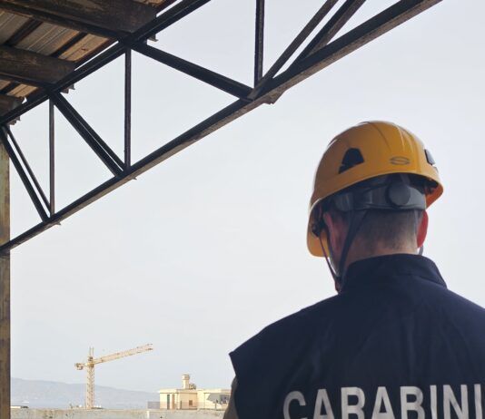 Controlli nei cantieri edili a Palmi e nel Reggino: sanzioni per oltre 12mila euro e denunce per violazioni sulla sicurezza sul lavoro