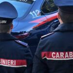 Violenta aggressione nel quartiere Marinella: uomo e donna picchiati. Arrestato un vicino di casa