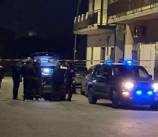 Tragedia a Mileto, uccide la moglie e poi si suicida