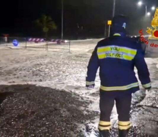 Allagamenti e mareggiate in Calabria: notte di interventi dei Vigili del Fuoco