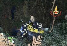 Incidente stradale – auto precipita in burrone: donna soccorsa dai Vigili del fuoco