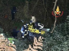 Incidente stradale – auto precipita in burrone: donna soccorsa dai Vigili del fuoco