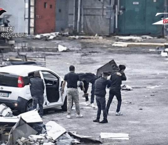Auto rubate e “cavallo di ritorno” ad Arghillà: 17 arresti nell’operazione dei Carabinieri