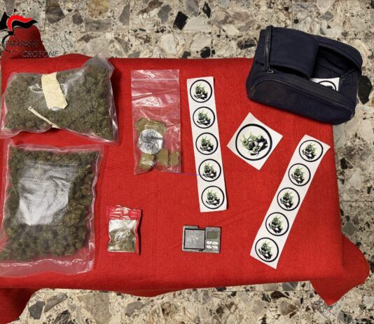 Droga nascosta sotto il sedile: arrestato giovane con oltre 200 grammi di stupefacenti