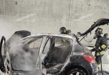 Auto in fiamme sull’A2 del Mediterraneo: incendio nella galleria Barritteri