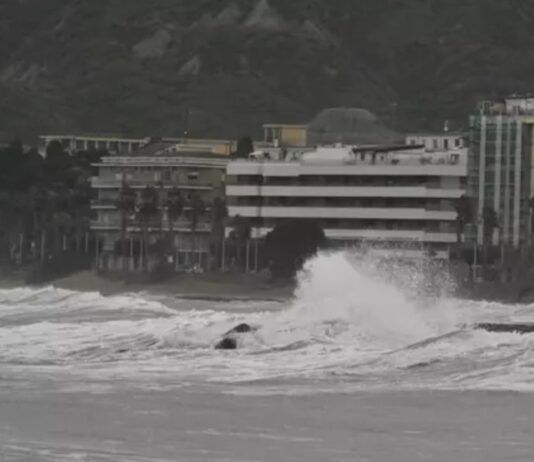 Crotone, ciclone Harry e allerta arancione: evacuazione delle zone costiere a nord e scuole chiuse