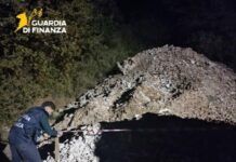Scoperta attività abusiva di gestione rifiuti: sequestro di impianto e area vincolata