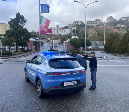 Pericolosità sociale e condotta violenta: disposto il trattenimento di un cittadino straniero