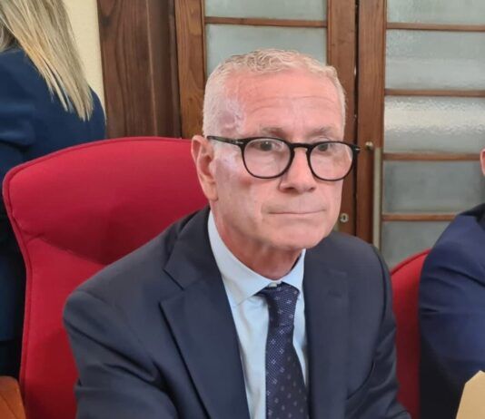 Cinque colpi contro l’auto del presidente del Consiglio comunale: intimidazione a Vibo Valentia
