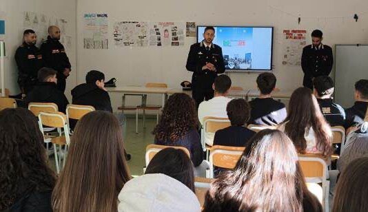 Carabinieri e scuola insieme per la legalità: incontro con gli studenti