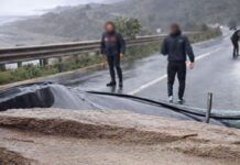 Paura sulla SS106: massi piombano su un’auto tra Africo e Bianco