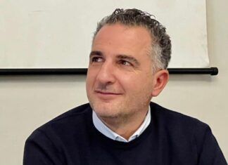 Aggredito il consigliere regionale della Calabria Orlandino Greco durante una manifestazione pubblica