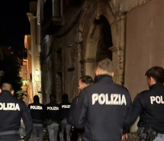 Agguato a colpi di pistola per la droga, due giovani arrestati