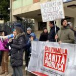 Proteste dei cittadini per la tutela della salute: denunce e sit-in contro l’interruzione dei servizi ospedalieri
