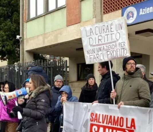 Proteste dei cittadini per la tutela della salute: denunce e sit-in contro l’interruzione dei servizi ospedalieri