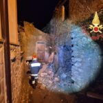 Crolla il tetto di un edificio: intervento dei Vigili del Fuoco