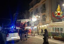 Incendio in un appartamento nella notte di ieri: evacuato un intero stabile, due persone salvate