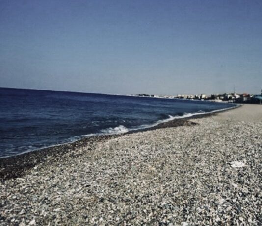 Calabria – cadavere di un uomo trovato in spiaggia: ipotesi suicidio