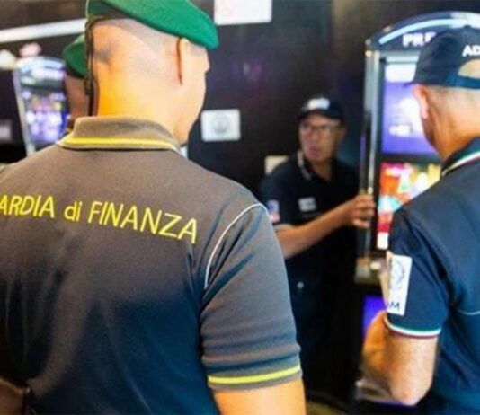 Scommesse illegali in provincia di Reggio Calabria: scoperto centro abusivo, sequestrati apparecchi