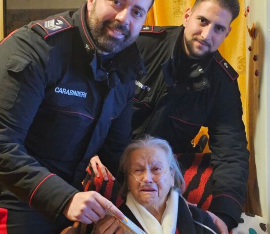 Calabria – Carabinieri salvano donna non vedente in crisi respiratoria: farmaco consegnato in pochi minuti nella notte