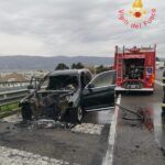 Auto in fiamme sulla SS280: intervento dei Vigili del Fuoco, nessun ferito