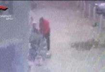 Tenta di rapire bimbo di 5 anni al supermercato: arrestato 45enne per tentato sequestro