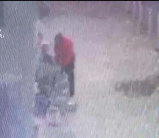 Tenta di rapire bimbo di 5 anni al supermercato: arrestato 45enne per tentato sequestro