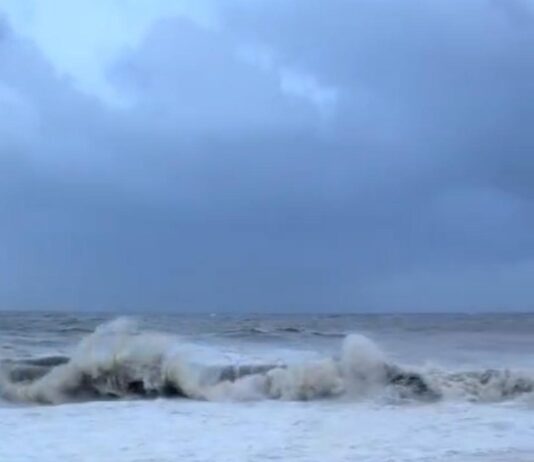 Maltempo, il Comune lancia l’allarme: “Erosione lungomare e allagamenti lungo la costa”